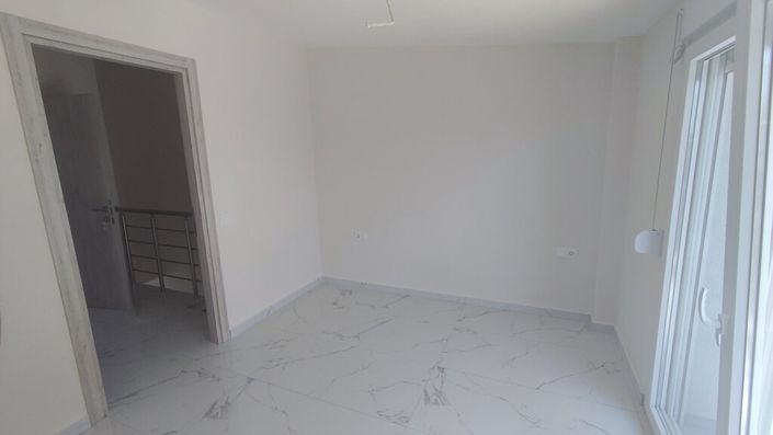 Image No.14-2 Bed Maisonette for sale