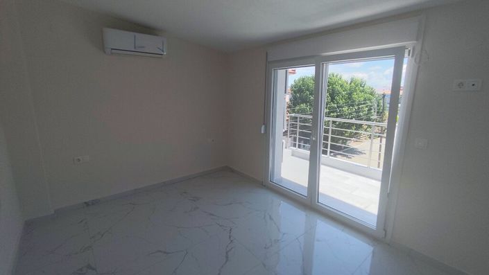 Image No.6-2 Bed Maisonette for sale