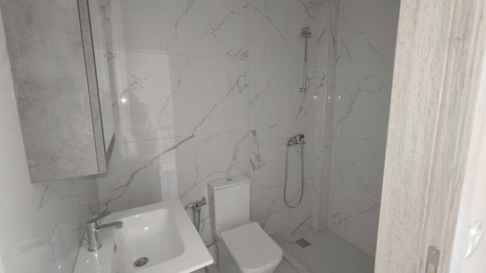 Image No.8-2 Bed Maisonette for sale
