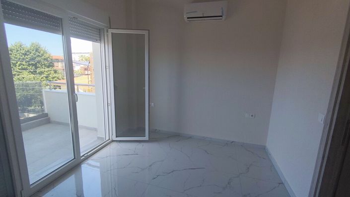 Image No.9-2 Bed Maisonette for sale