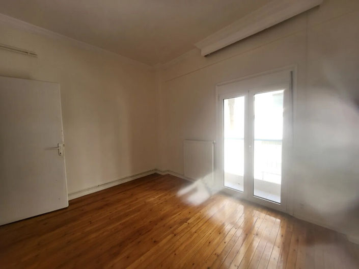 Image No.8-2 Bed Flat for sale