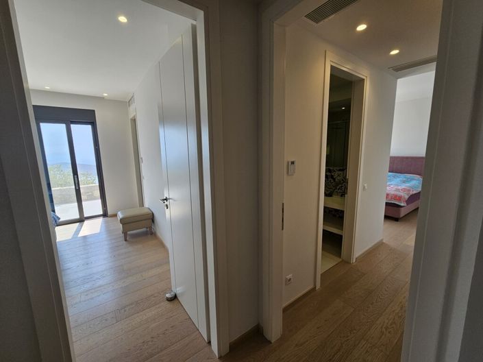 Image No.27-4 Bed Villa for sale