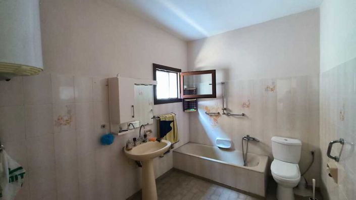 Image No.13-2 Bed Property for sale