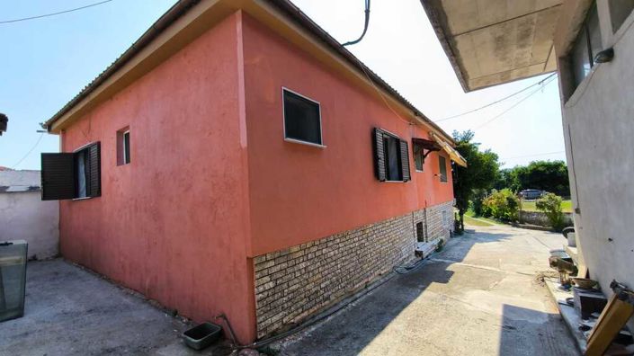 Image No.25-2 Bed Property for sale