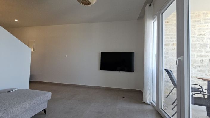 Image No.8-3 Bed Maisonette for sale