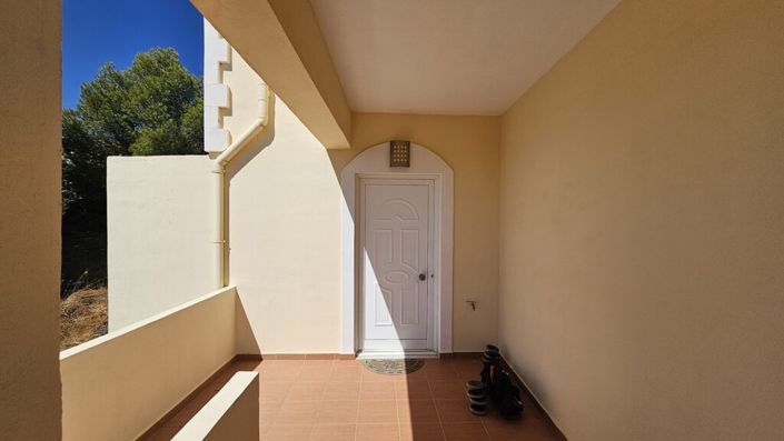 Image No.30-4 Bed Property for sale
