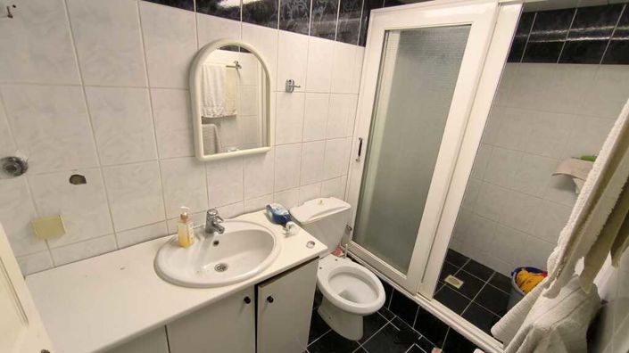 Image No.17-3 Bed Property for sale