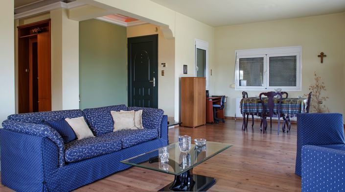 Image No.10-6 Bed Property for sale