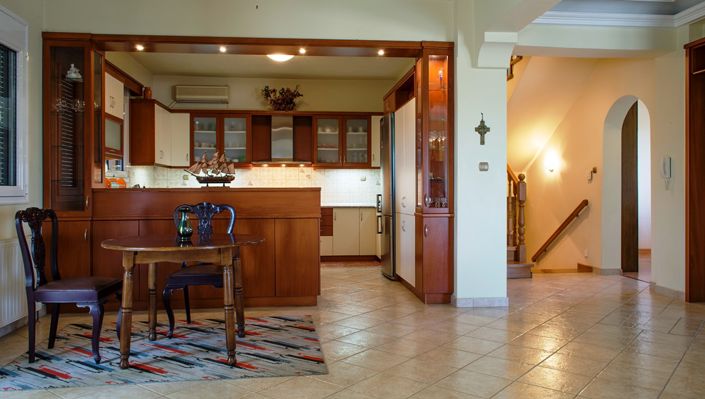 Image No.18-6 Bed Property for sale