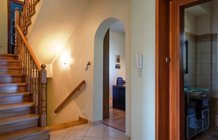 Image No.20-6 Bed Property for sale