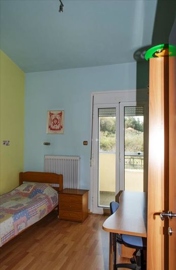 Image No.30-6 Bed Property for sale