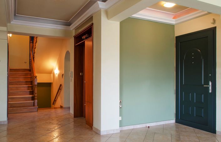 Image No.9-6 Bed Property for sale