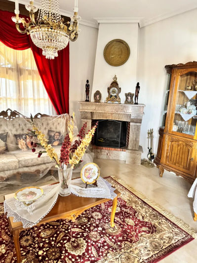 Image No.10-2 Bed Property for sale