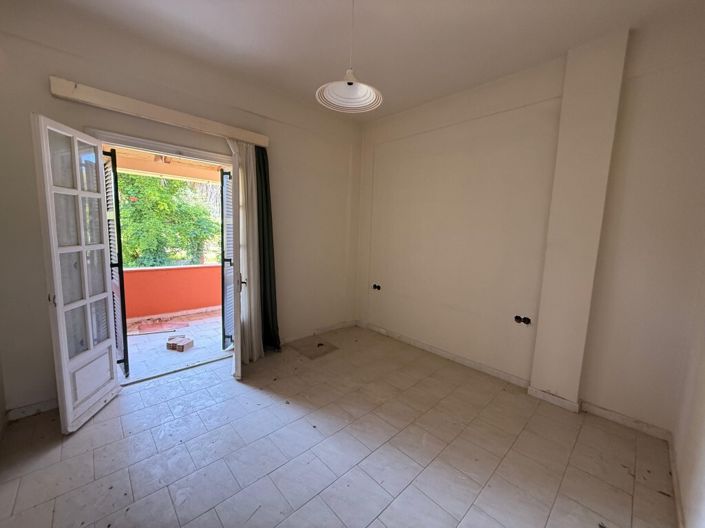 Image No.14-6 Bed Property for sale