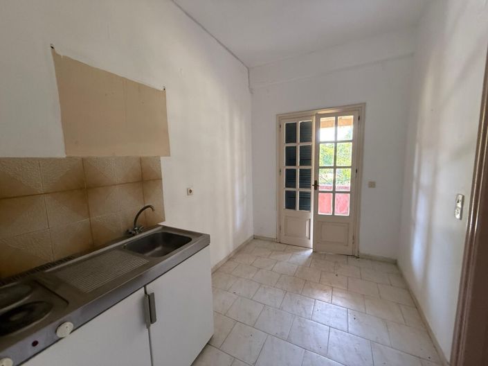 Image No.16-6 Bed Property for sale
