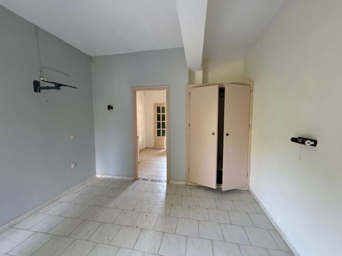 Image No.18-6 Bed Property for sale