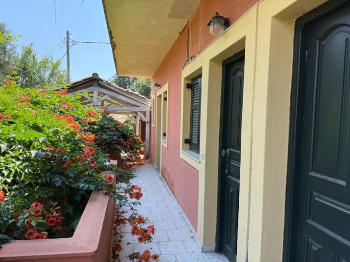Image No.2-6 Bed Property for sale