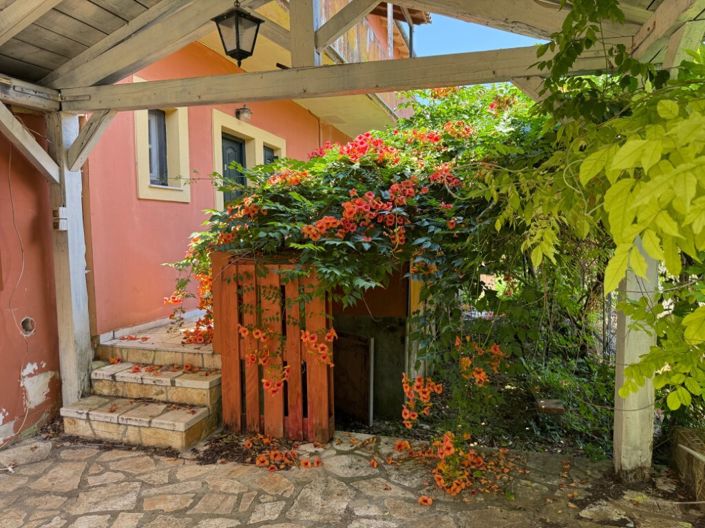 Image No.30-6 Bed Property for sale