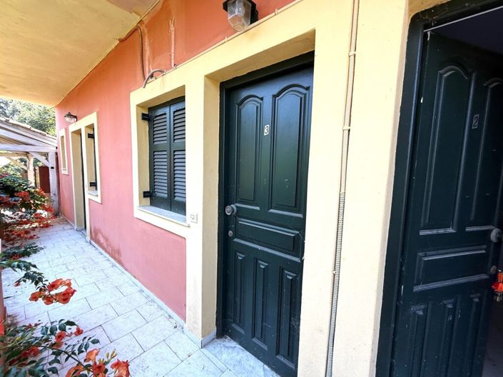 Image No.5-6 Bed Property for sale