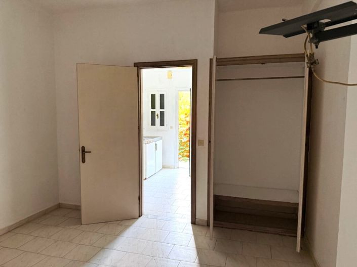 Image No.6-6 Bed Property for sale