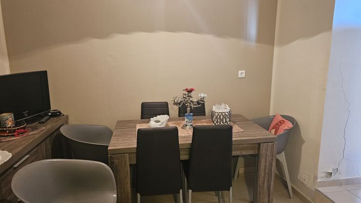 Image No.18-2 Bed Property for sale