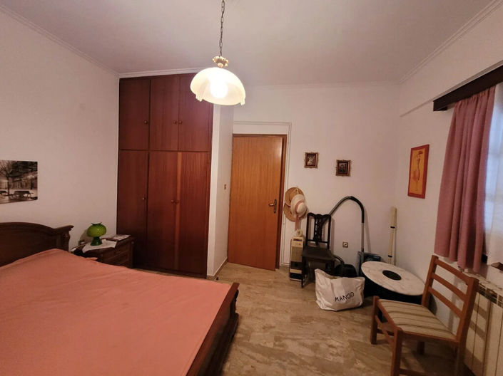 Image No.12-3 Bed Property for sale