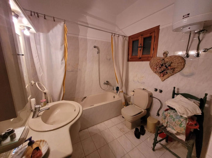 Image No.17-3 Bed Property for sale