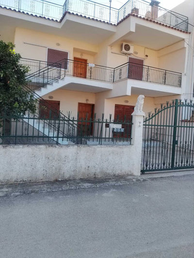 Image No.3-3 Bed Property for sale