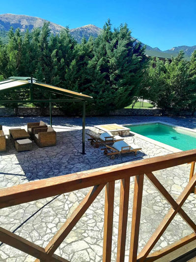 Image No.12-8 Bed Property for sale