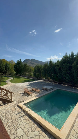 Image No.8-8 Bed Property for sale