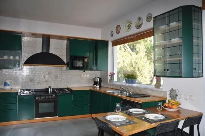 Image No.10-4 Bed Property for sale
