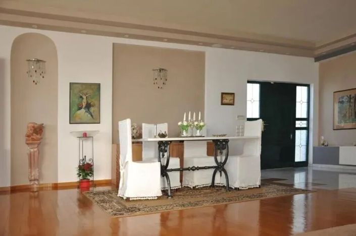 Image No.21-4 Bed Property for sale
