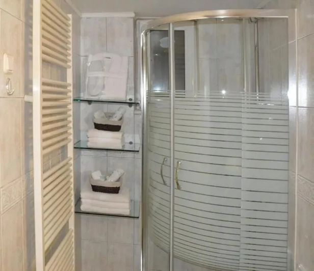 Image No.28-4 Bed Property for sale