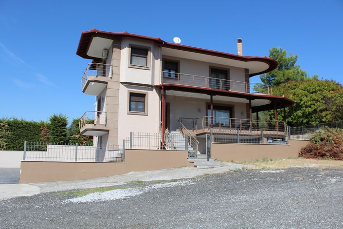 Image No.2-4 Bed Property for sale