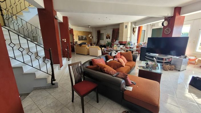 Image No.18-10 Bed Property for sale