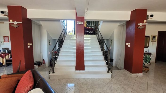 Image No.19-10 Bed Property for sale