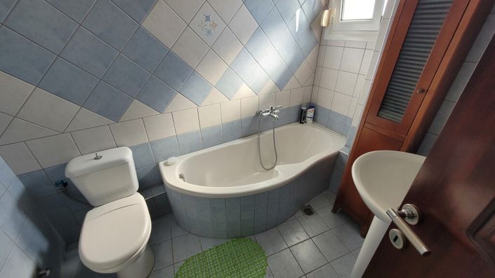 Image No.25-10 Bed Property for sale