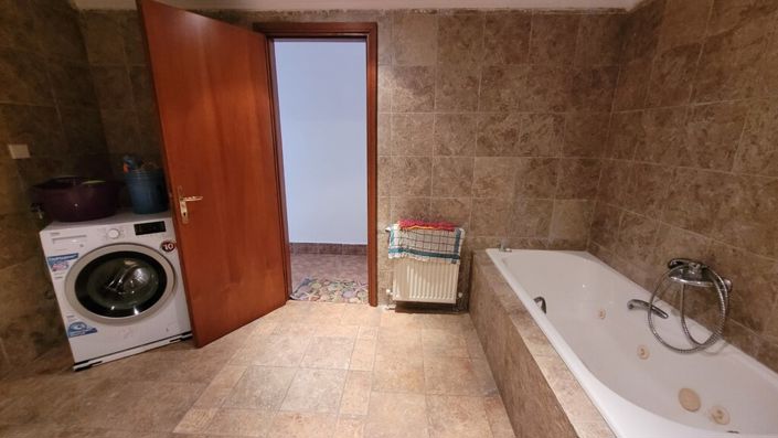 Image No.18-2 Bed Flat for sale