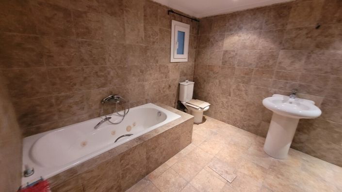 Image No.19-2 Bed Flat for sale