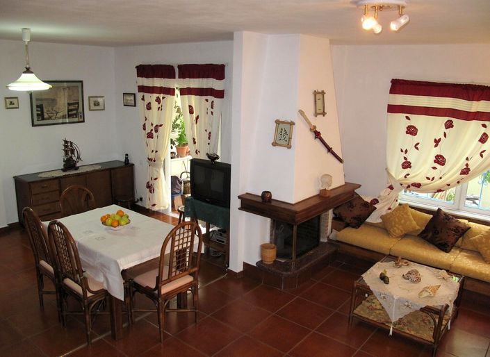 Image No.10-5 Bed Property for sale