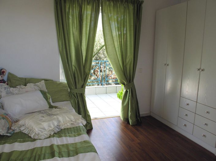Image No.26-5 Bed Property for sale