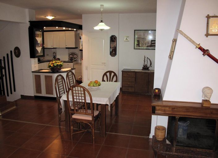 Image No.9-5 Bed Property for sale