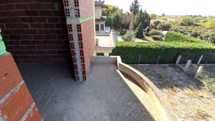 Image No.19-3 Bed Property for sale