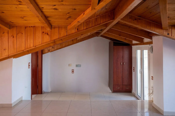Image No.20-4 Bed Property for sale