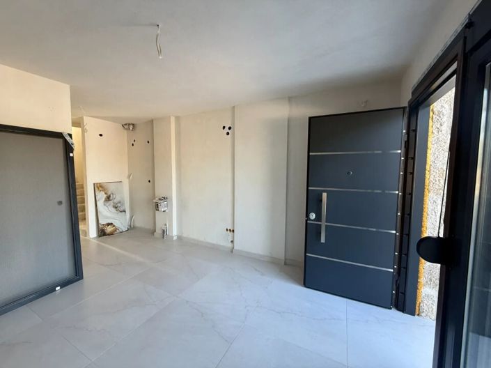 Image No.11-2 Bed Maisonette for sale