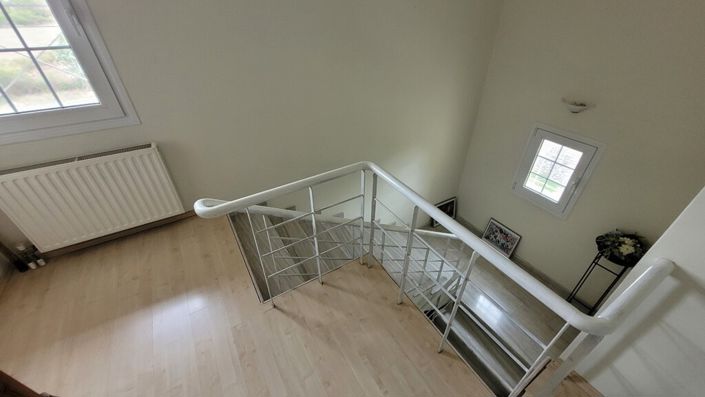 Image No.15-7 Bed Property for sale