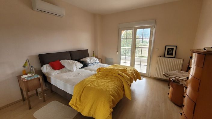 Image No.16-7 Bed Property for sale