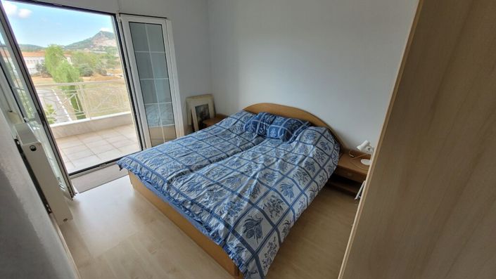 Image No.17-7 Bed Property for sale