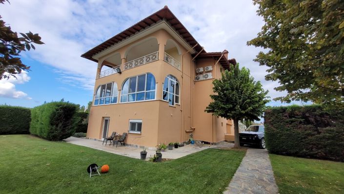 Image No.2-7 Bed Property for sale