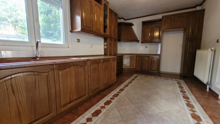 Image No.12-6 Bed Property for sale